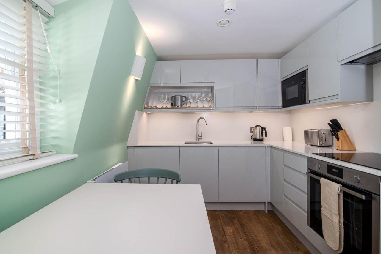 37 Doughty Street - Urban Apartment