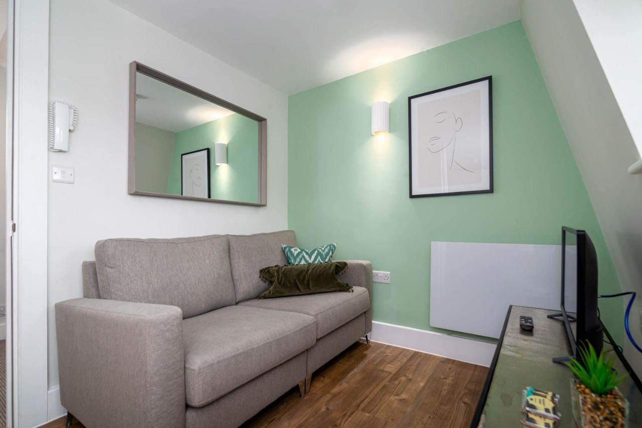 37 Doughty Street - Urban Apartment *