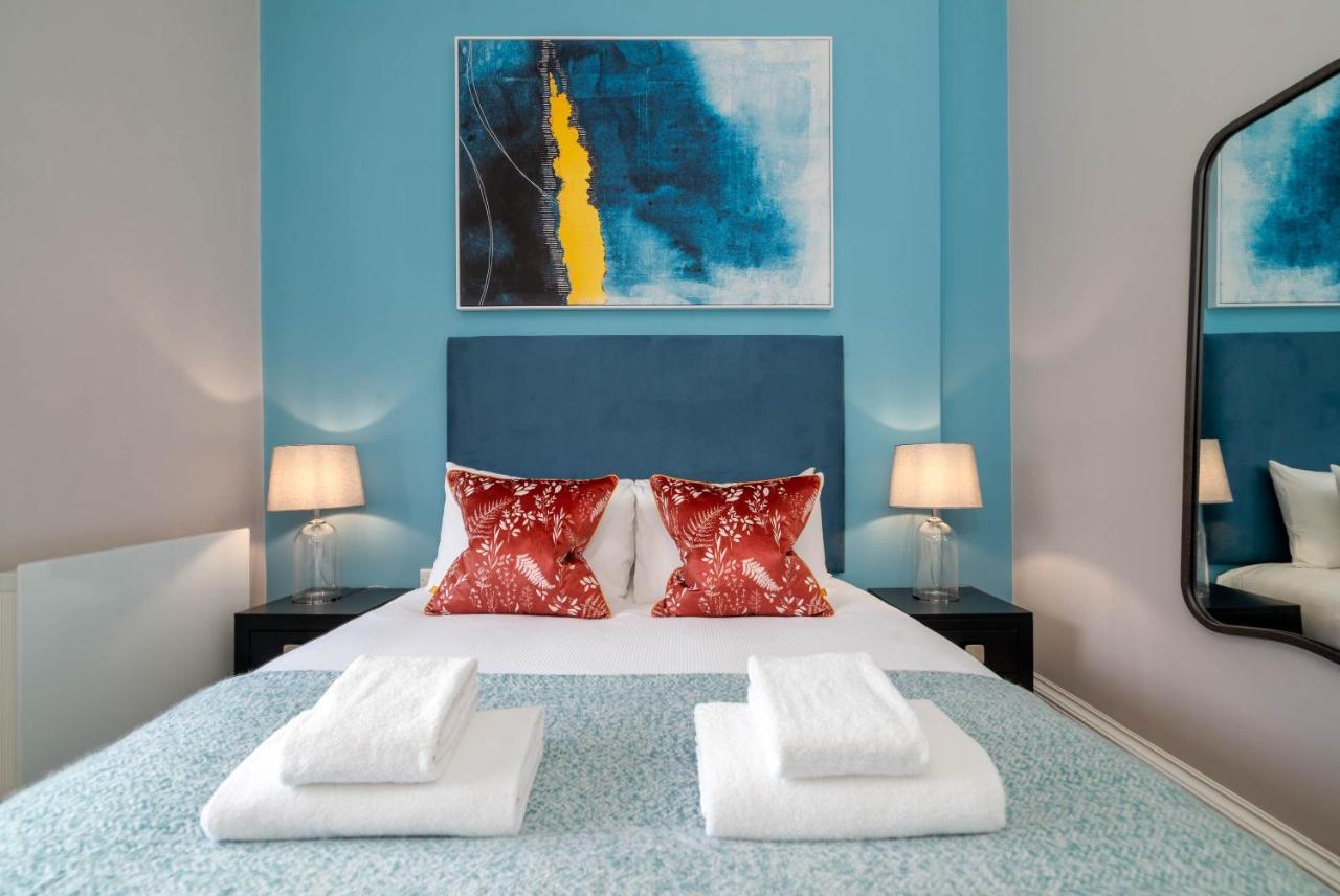 37 Doughty Street - Urban Apartment