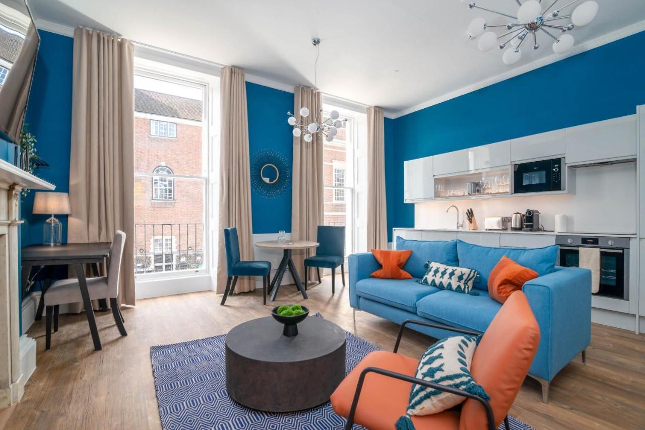 37 Doughty Street - Urban Apartment